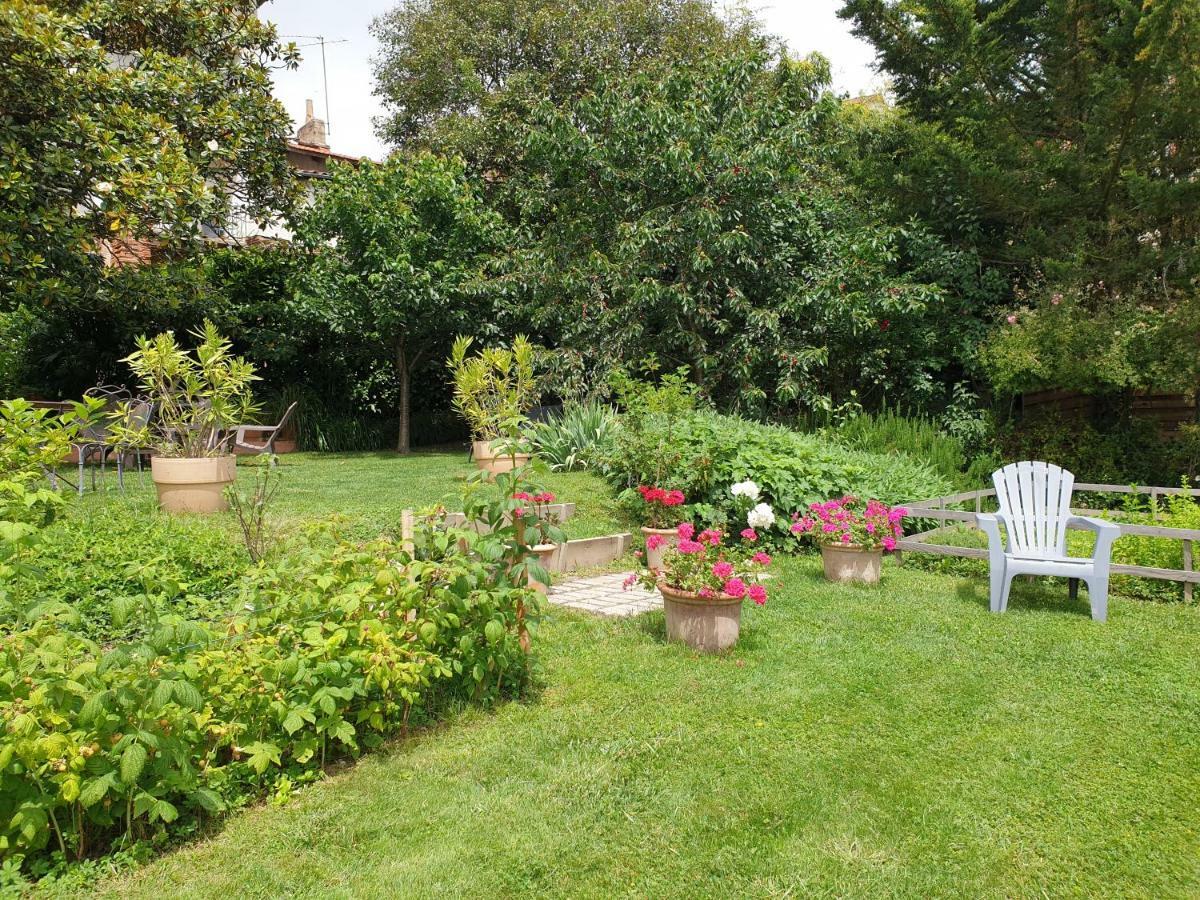 Bed and Breakfast Ombre Rose Le Fousseret Exterior foto